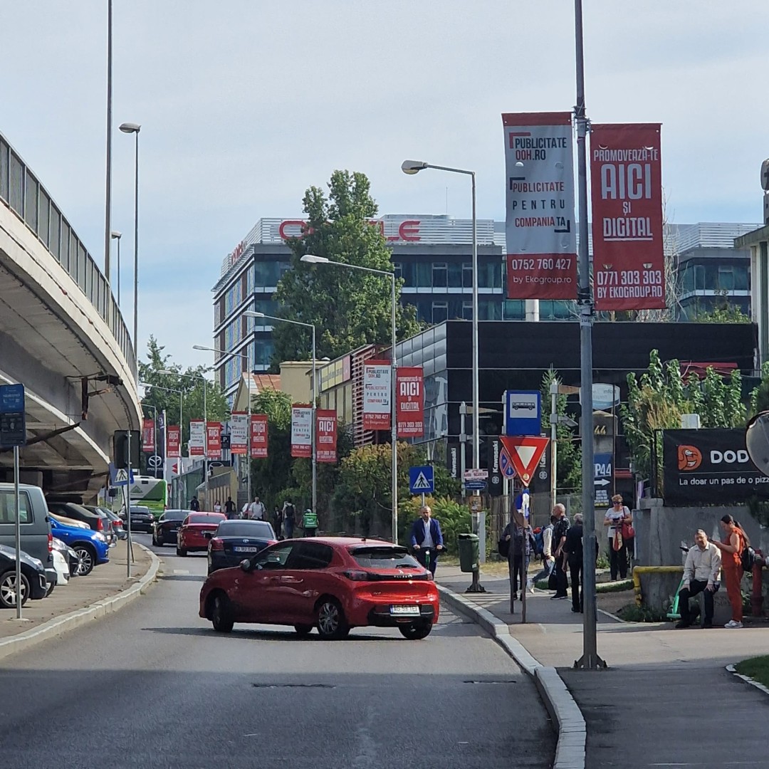 Publicitatea Outdoor, Steaguri Direcționale