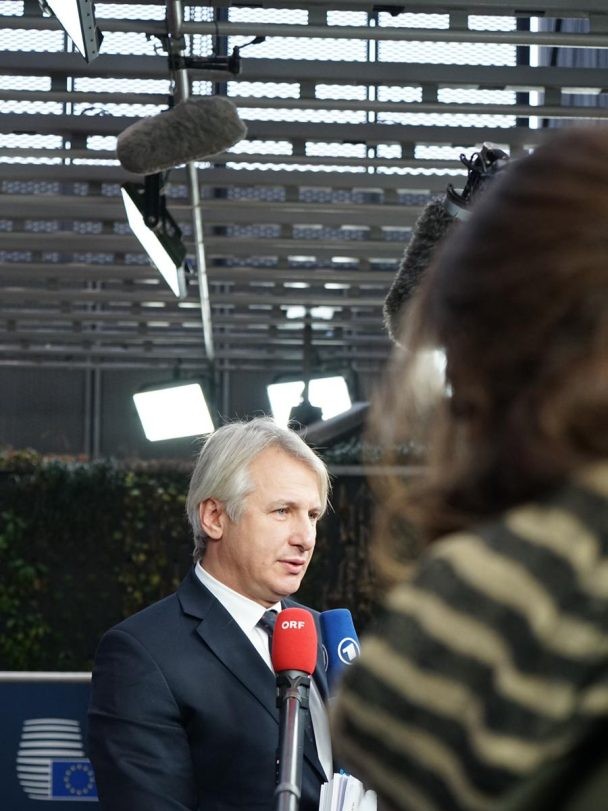 Victor Ponta, candidat la Președinția României: Planul pentru agricultură, lăudat de Eugen Teodorovici